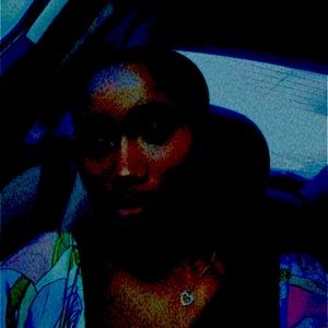 Meet your Posher, Ineza